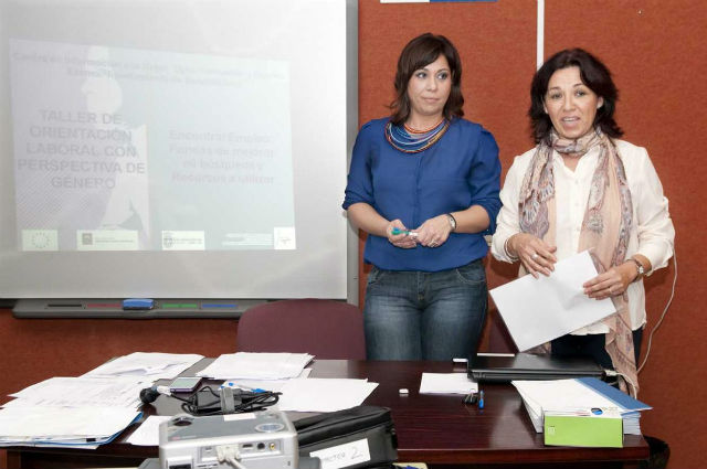 Más de medio centenar de mujeres participan en el taller de orientación laboral desde la perspectiva de género